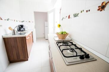 6 Apartments