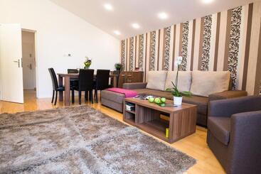 6 Apartments