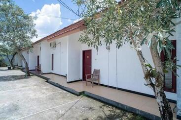 هتل Reddoorz Syariah Near Syamsudin Noor Airport 4