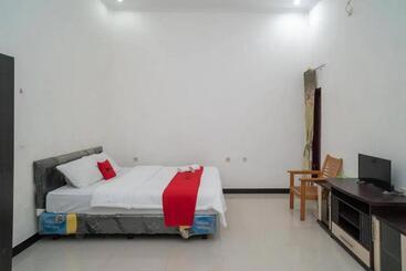 هتل Reddoorz Syariah Near Syamsudin Noor Airport 4