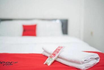 هتل Reddoorz Syariah Near Syamsudin Noor Airport 4