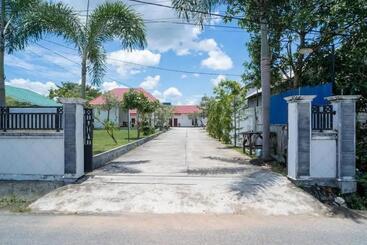 هتل Reddoorz Syariah Near Syamsudin Noor Airport 4