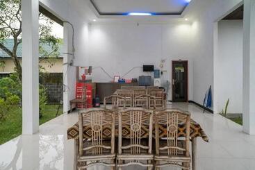 هتل Reddoorz Syariah Near Syamsudin Noor Airport 4