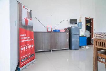 هتل Reddoorz Syariah Near Syamsudin Noor Airport 4