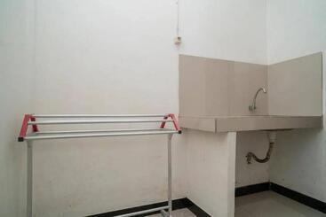 هتل Reddoorz Syariah Near Syamsudin Noor Airport 4
