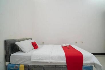هتل Reddoorz Syariah Near Syamsudin Noor Airport 4