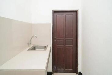 هتل Reddoorz Syariah Near Syamsudin Noor Airport 4