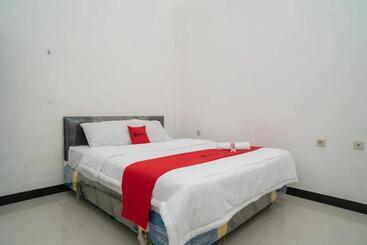 هتل Reddoorz Syariah Near Syamsudin Noor Airport 4