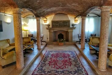 هتل Villa Montanarini