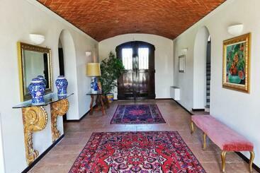 هتل Villa Montanarini