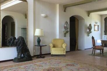 هتل Villa Montanarini