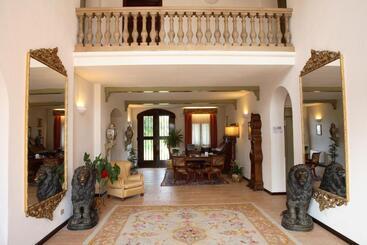 هتل Villa Montanarini