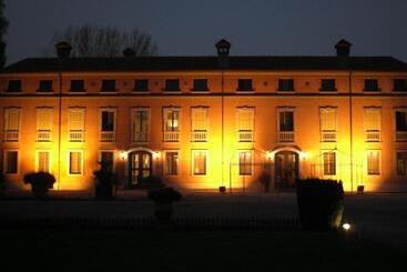 هتل Villa Montanarini