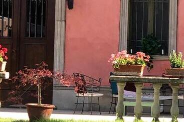 هتل Villa Montanarini