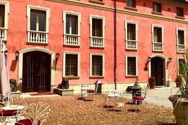 هتل Villa Montanarini