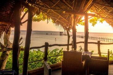 استراحتگاه Fundu Lagoon