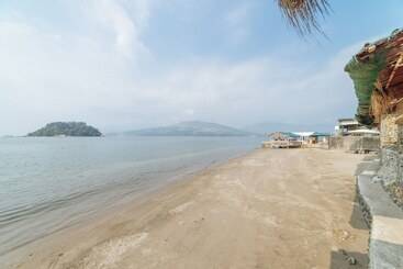 هتل Reddoorz Plus @ Subic 2n2 Beach Resort Zambales