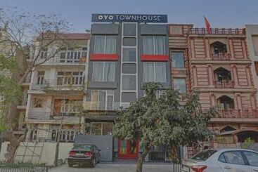 هتل Townhouse 587 Sec 19