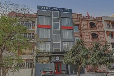 هتل Townhouse 587 Sec 19