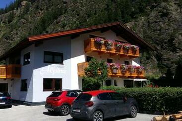پانسیون Haus Alpina