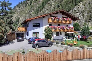 پانسیون Haus Alpina