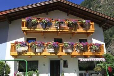 پانسیون Haus Alpina