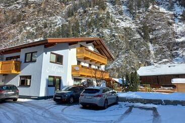 پانسیون Haus Alpina