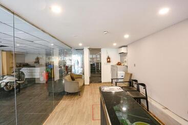 Fabhotel Roseman