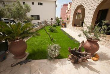 پانسیون Guest House Medin