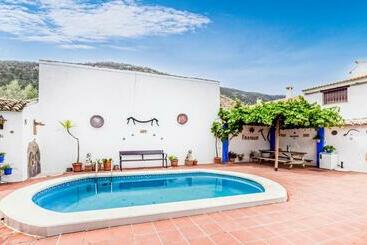 Amazing Home In Rute With 3 Bedrooms, Wifi And Outdoor Swimming Pool - Rute