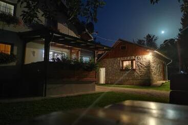 تختخواب و صبحانه Green Lakes House