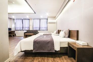 هتل Naju Grand