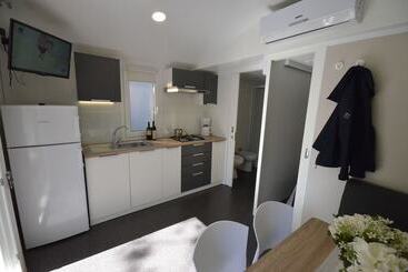 هتل Luxury Caravan At Union Lido