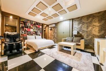مُتل Cheonan F2