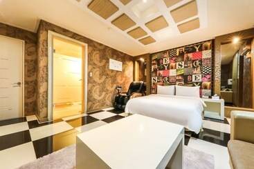 مُتل Cheonan F2