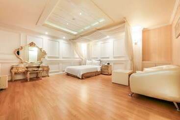مُتل Cheonan F2