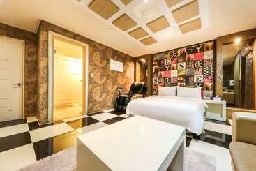 مُتل Cheonan F2