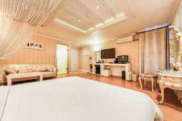 مُتل Cheonan F2