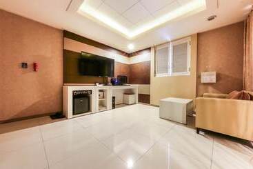 مُتل Cheonan F2