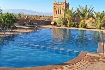 مسافرخانه Auberge Famille Benmoro