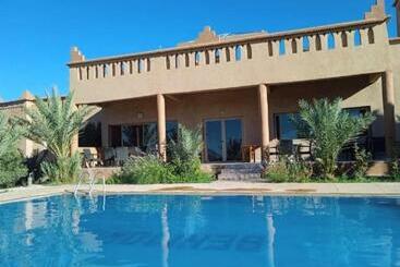مسافرخانه Auberge Famille Benmoro