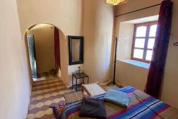 مسافرخانه Auberge Famille Benmoro