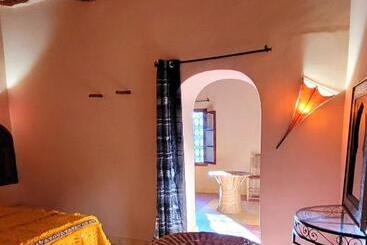 مسافرخانه Auberge Famille Benmoro