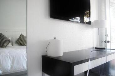 Отель Alcazar Palm Springs