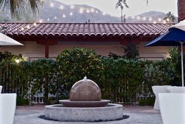 هتل Alcazar Palm Springs