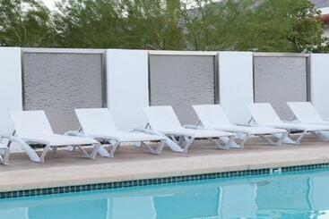 Отель Alcazar Palm Springs