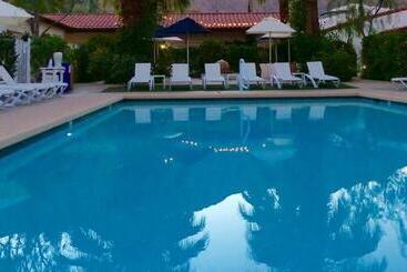 Отель Alcazar Palm Springs