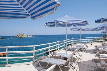 هتل Athina Palace Resort & Spa