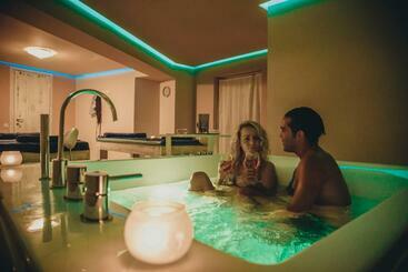 هتل Athina Palace Resort & Spa