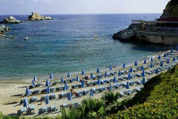 هتل Athina Palace Resort & Spa